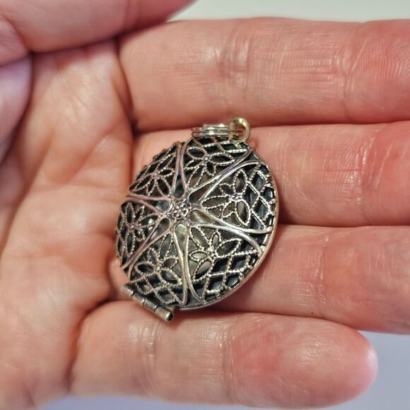 Silver tone round filigree locket - Picture 2 of 9